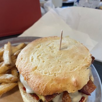Moo Creamery - Gluten free el fuego burger (no fried onions or fried jalapeños to make it GF safe!) - Burgers Near Me - Bakersfield, California Moo Creamery - Gluten free el fuego burger (no fried onions or fried jalapeños to make it GF safe!) - Burgers Near Me - Bakersfield, California