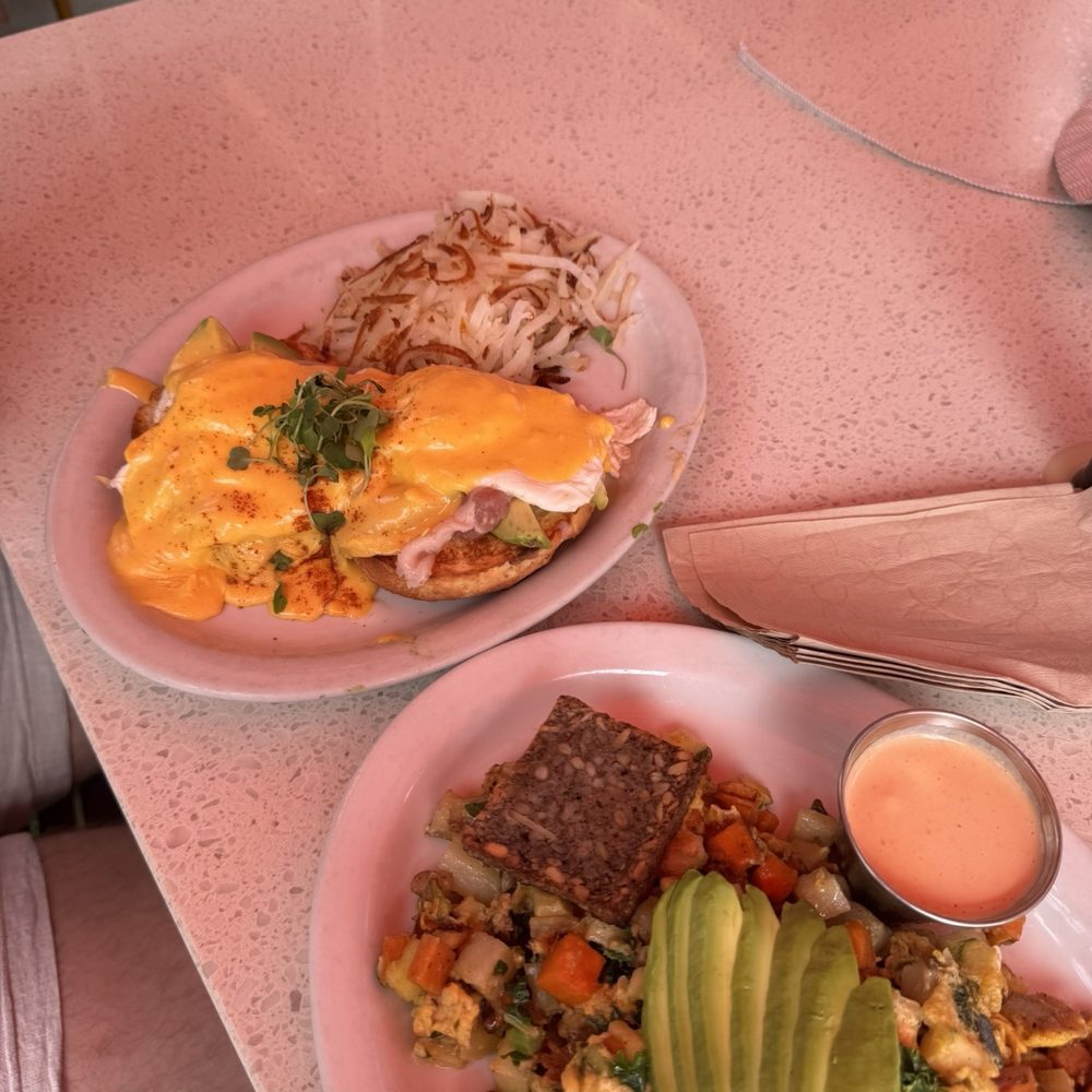 Nectarine Grove - Eggs Benedict and Farmers Market Scramble - New American Near Me - Encinitas, California