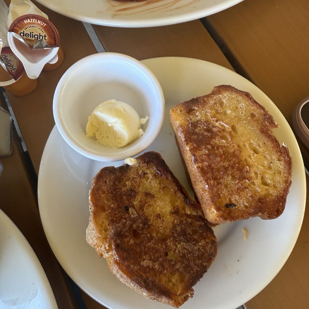 Peach Valley Cafè - Peaches & Cream Griddled Muffin. - Breakfast & Brunch Near Me - Heathrow, Florida Peach Valley Cafè - Peaches & Cream Griddled Muffin. - Breakfast & Brunch Near Me - Heathrow, Florida