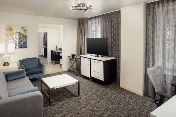 DoubleTree Suites by Hilton Hotel Detroit Downtown - Fort Shelby by null