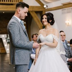 Helen Pearson Makeup Artist - Gorgeous Bride who got married at The Ashes Barns Venue