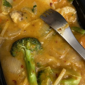Young's Chinese Food - Globby supposed Thai red curry coconut sauce. NOT! - Chinese Near Me - Royal Oak, Michigan Young's Chinese Food - Globby supposed Thai red curry coconut sauce. NOT! - Chinese Near Me - Royal Oak, Michigan