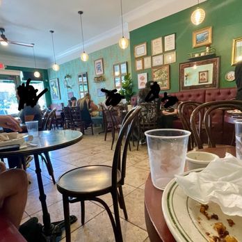 Cafe Los Feliz - Cute dining area - Coffee & Tea Near Me - Los Angeles, California
