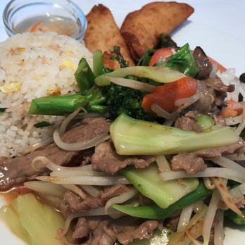 Le Bambou - Stir fry beef lunch special - Vietnamese Near Me - Del Mar, California Le Bambou - Stir fry beef lunch special - Vietnamese Near Me - Del Mar, California