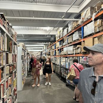 BOOK WAREHOUSE OUTLET - Updated February 2026 - 31 Photos & 10 Reviews
