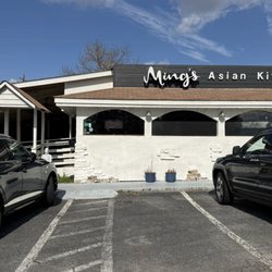Ming's Asian Kitchen - Small location, but the service was top notch.