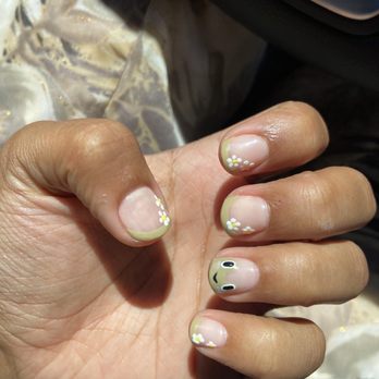 Bella Nails and Spa - gel manicure with flower nail art - Nail Salons Near Me - Murrieta, California Bella Nails and Spa - gel manicure with flower nail art - Nail Salons Near Me - Murrieta, California
