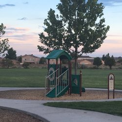 Los Montoyas Park - Little Kid Playground