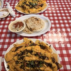 El Salvador Restaurant - Pupusas & Nachos de Carne