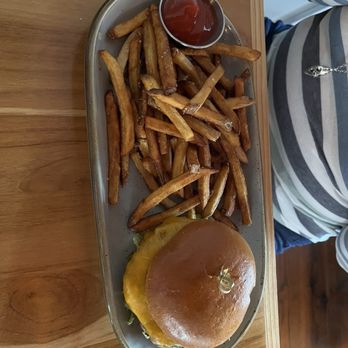 Bedford Falls - Charleston - Cheeseburger with fries - New American Near Me - Charleston, South Carolina