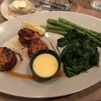 Mr Big Fish - Blackened Scallops with spinach and asparagus - Seafood Near Me - Naples, Florida Mr Big Fish - Blackened Scallops with spinach and asparagus - Seafood Near Me - Naples, Florida