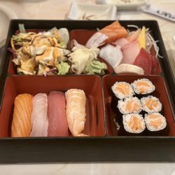 Wow Sushi - D6. Sushi-Sashimi Box