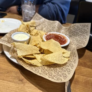 Cheddar's Scratch Kitchen - Chips & Homemade Queso - American Near Me - Triadelphia, West Virginia