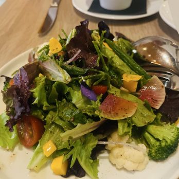 Arancino di Mare - Mixed Greens Salad with House Dijon Mustard Vinaigrette - Italian Near Me - Honolulu, Hawaii