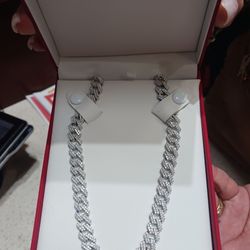 Don Roberto Jewelers - My husband's gift for 15 years of being my Valentine.