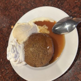 Oakhurst Grill and Whiskey 41 Lounge - Toffee pudding with ice cream - New American Near Me - Oakhurst, California Oakhurst Grill and Whiskey 41 Lounge - Toffee pudding with ice cream - New American Near Me - Oakhurst, California