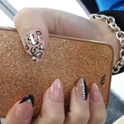 Noon Nails