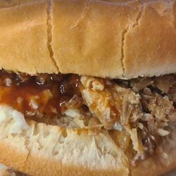 Bowle's Bar-B-Que - Barbecue sandwich