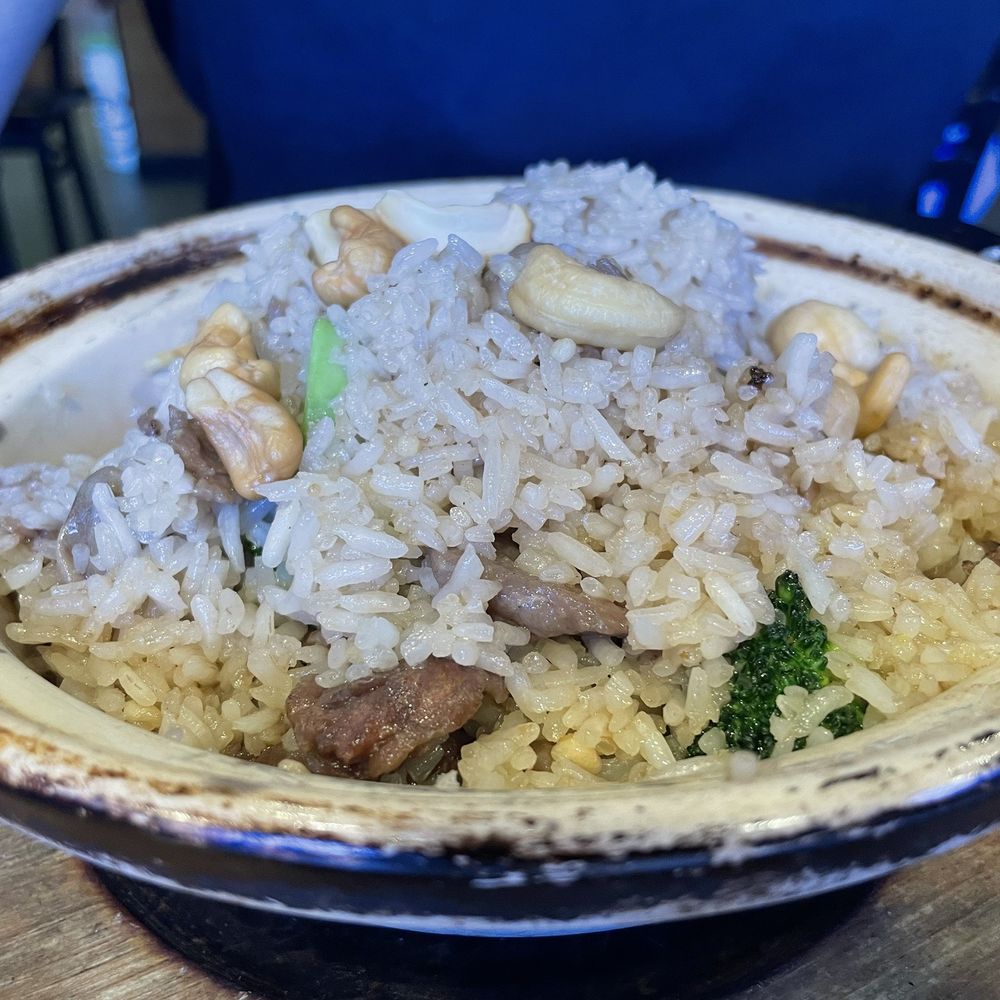Basil Leaf Vietnamese Restaurant - 50. Sizzlin' Claypot Rice with Beef - Vietnamese Near Me - Albuquerque, New Mexico