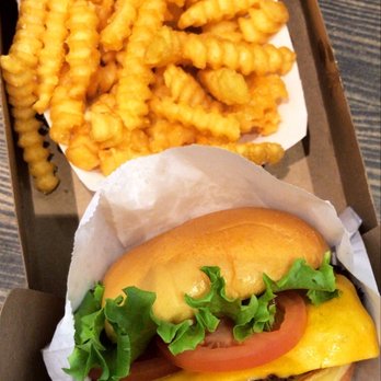 Shake Shack - American Near Me - East Elmhurst, New York