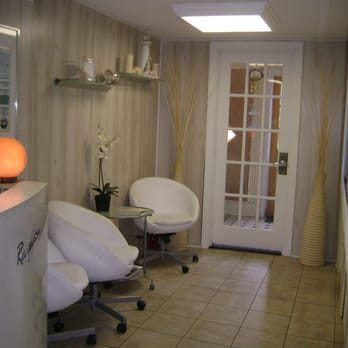 Guliens - Entrance & Waiting Room Area - Massage Near Me - Palmyra, Pennsylvania Guliens - Entrance & Waiting Room Area - Massage Near Me - Palmyra, Pennsylvania