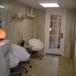 Guliens - Entrance & Waiting Room Area