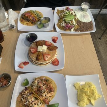 Bubu's Restaurant - Tacos, chilaquiles and pancakes - Mexican Near Me - Long Beach, California Bubu's Restaurant - Tacos, chilaquiles and pancakes - Mexican Near Me - Long Beach, California