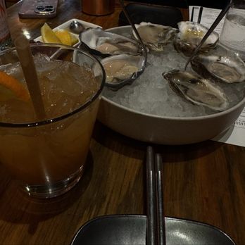 Hooked - 1/2 Doz. Oysters and mocktail - Sushi Bars Near Me - Avon, Colorado