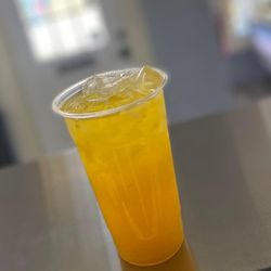 Scoops & Sweet Bubbles - Fresh pineapple water