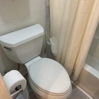 2 Sisters Cleaning Service - Really clean toilet! - Home Cleaning Near Me