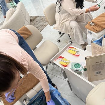 Golden Hour Nails Spa - Nail Salons Near Me - Paradise, Nevada