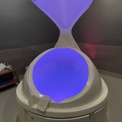 Flōte - One of the "pod" rooms they offer.