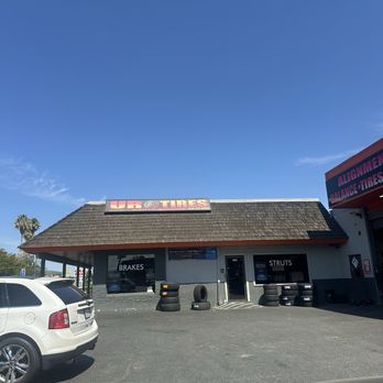 UR Tires & Auto Service - Office area - Tires Near Me - Gilroy, California UR Tires & Auto Service - Office area - Tires Near Me - Gilroy, California
