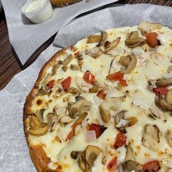 Milano's Pizza - Small Chicken Alfredo Supreme  Bone-in Garlic Parmesan