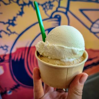 Frisquet - a hand holding a cup of ice cream - Ice Cream & Frozen Yogurt Near Me - Montreal, Quebec