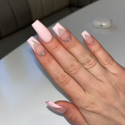 Lux Nails Spa