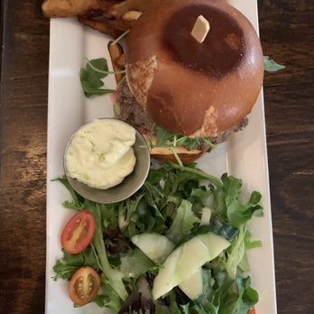 Les Assoiffés - Burger - Bistros Near Me - Saint-Lambert, Quebec