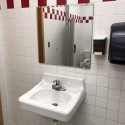 Shell - Very clean ladies restroom