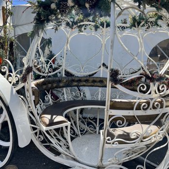 Oak Tree Mountain - Cinderella carriage (not operating) - Amusement Parks Near Me - Oak Glen, California