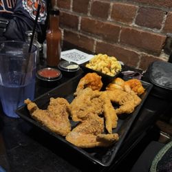 Floods Bar & Grille