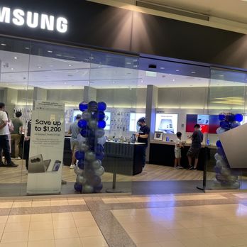 Samsung Store - Shop front - Electronics Near Me - Burnaby, British Columbia Samsung Store - Shop front - Electronics Near Me - Burnaby, British Columbia