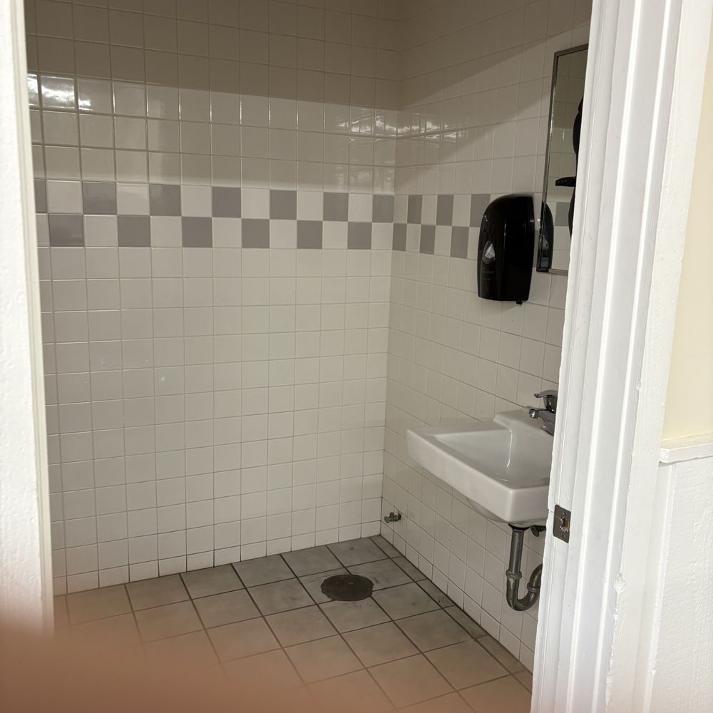 Sunset Cleaners - No bathroom - Carpet Cleaning Near Me - Troy, Ohio Sunset Cleaners - No bathroom - Carpet Cleaning Near Me - Troy, Ohio