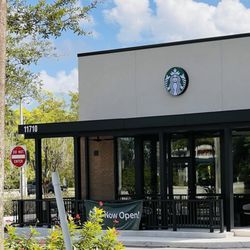Starbucks - Front of store