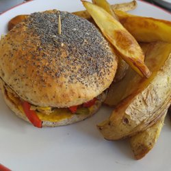 Páprika - Hamburguesa especial con papas