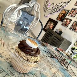 The Cake Don - Trued the new S'mUDGE cupcake today... The chocolatey goodness of the s'mores + fudge cupcakes combined is incredible and a new fave!