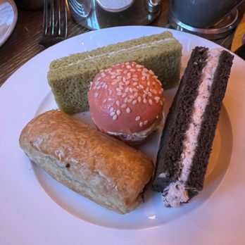 The Coral Room - Bars Near Me - London, XGL