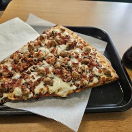 Now that's a pizza! Now that's a pizza!