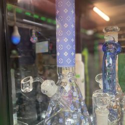 Arrow Smoke Shop - Glow in the dark