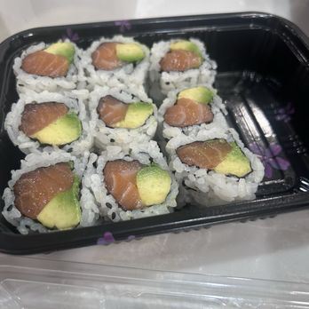 Kamiya 86 - Salmon and advocado roll - Sushi Bars Near Me - Jacksonville Beach, Florida Kamiya 86 - Salmon and advocado roll - Sushi Bars Near Me - Jacksonville Beach, Florida