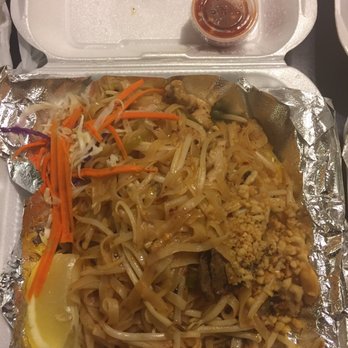 Molly's Thai Ban - Pad Thai, no eggs...angel wings, and my measly chili paste - Thai Near Me - Phoenix, Arizona